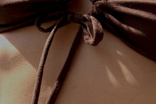 Charger l&#39;image dans la galerie, ZOÉ - camisole courte brune avec cordons ajustables
