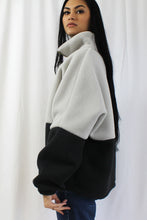 Charger l&#39;image dans la galerie, PANDA - polar oversized à col roulé noir et blanc