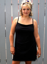 Charger l&#39;image dans la galerie, AMANDA - petite robe noire confortable